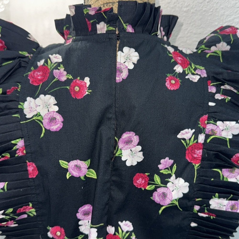 Express Black Ruched Floral Sleeveless Blouse - Picture 5 of 7